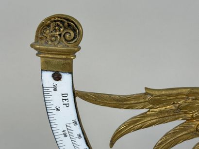 Pèse-lettres en laiton ou bronze à décor...