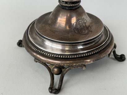Coupe sur pied en métal argenté, l'intérieur...