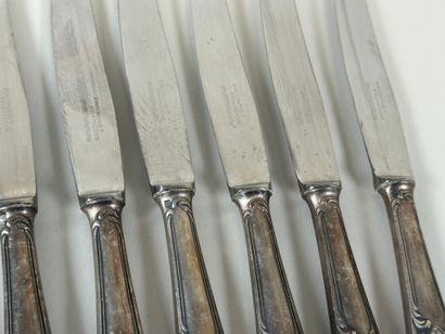 FRIONNET FRANCOIS.
Série de douze couteaux...