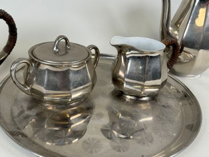 Partie de service à café et thé en porcelaine...