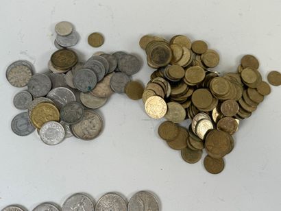 Monnaies en argent :
- 67 pièces de 5 francs...