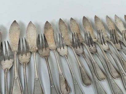 ERCUIS.
Partie de service à poisson en métal...