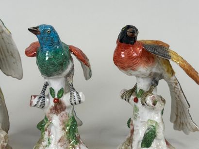 MEISSEN.
Trois sujets en porcelaine polychrome...