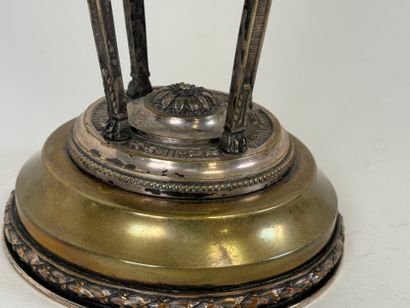 Coupe ajourée sur pied à décor de feuillages...