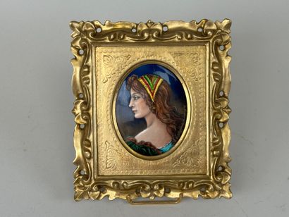 R. BETOURNEà Limoges.
Profil de femme.
Miniature...