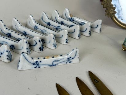 Lot comprenant :
- deux boîtes à bijoux en...