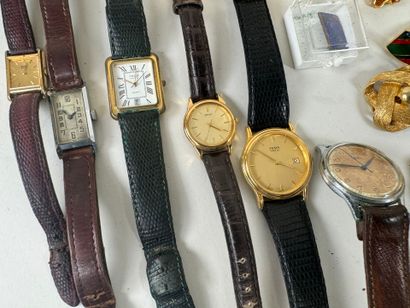 Lot de bijoux fantaisie dont montres dont...