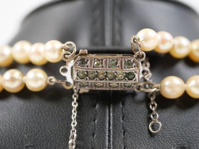 Necklace with two strands of pearls, the...