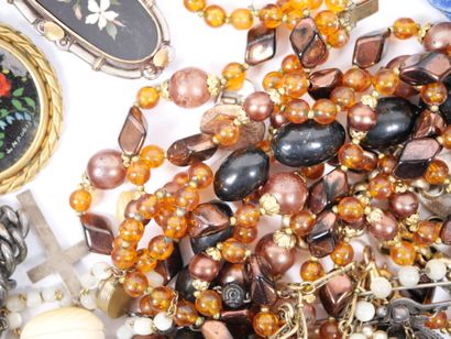 Lot of costume jewelry including watches,...