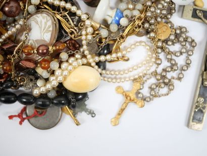 Lot of costume jewelry including watches,...