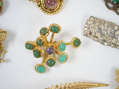 Set of 11 fancy metal and gilded metal brooches...