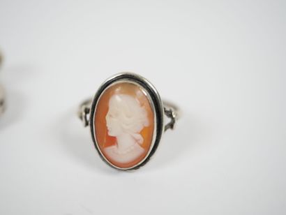Lot of costume jewelry including : 
- a drop...