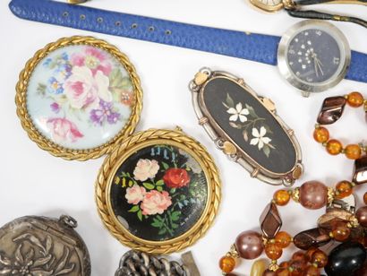 Lot of costume jewelry including watches,...