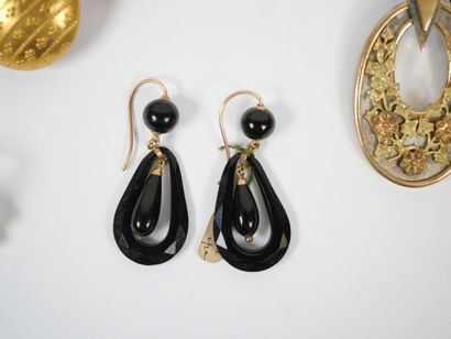 Lot of costume jewelry in gilded metal including...