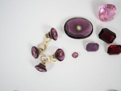 Lot of small colored stones, pearls, cameos,...