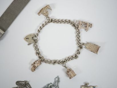 Lot of costume jewelry including wristwatches,...