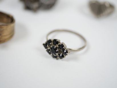 Set of eight fancy rings in metal and silver,...