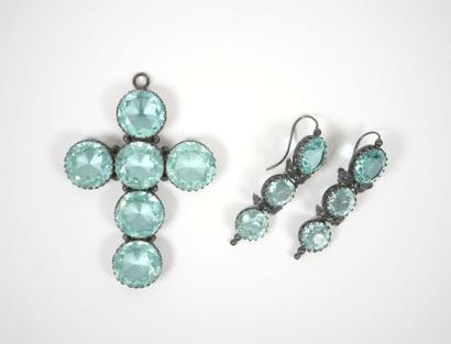Metal and blue glass bead set with claw-set...