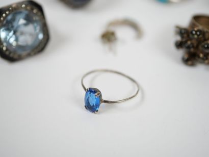 Set of eight fancy rings in metal and silver,...
