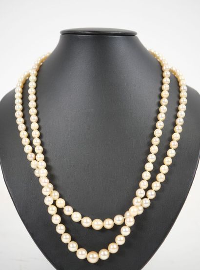 Necklace with two strands of pearls, the...