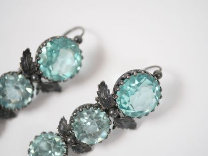 Metal and blue glass bead set with claw-set...