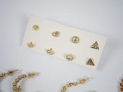 Lot of costume jewelry in gold-plated metal...