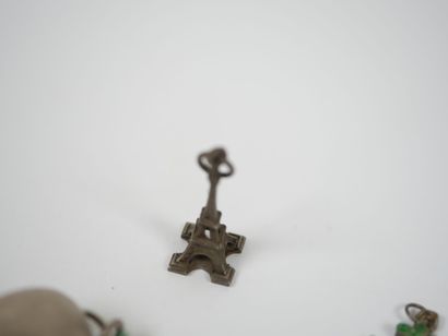 Lot of 17 metal, gilded metal and glass pendants,...