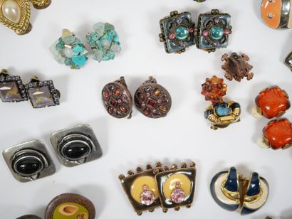 Important lot of fancy ear clips in metal...