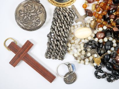Lot of costume jewelry including watches,...