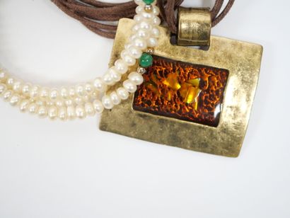 Lot of costume jewelry including necklaces,...