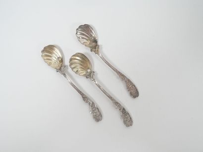 Set including : 
- an 800 thousandths silver...