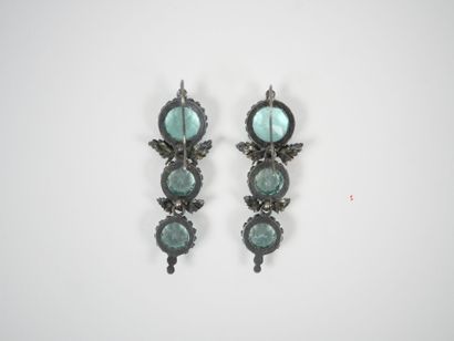 Metal and blue glass bead set with claw-set...