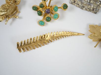 Set of 11 fancy metal and gilded metal brooches...