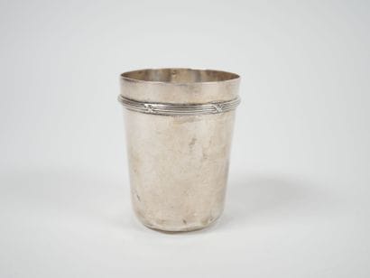 Minerve silver tumbler with ribboned rushes...