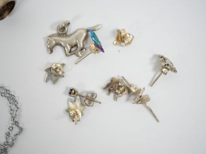 Lot of costume jewelry including wristwatches,...