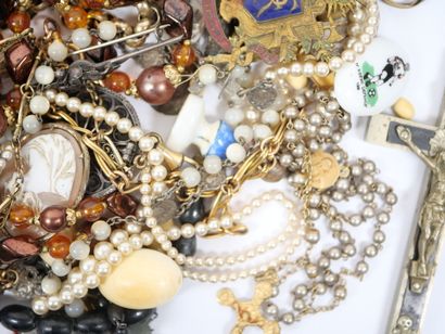 Lot of costume jewelry including watches,...