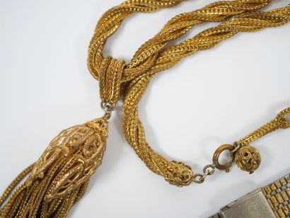 Lot of costume jewelry including wristwatches,...