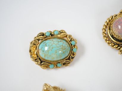 Set of 11 fancy metal and gilded metal brooches...