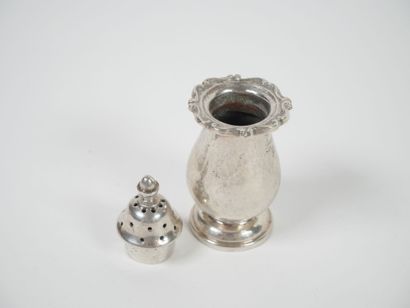Set including : 
- an 800 thousandths silver...