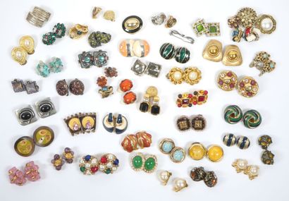 Important lot of fancy ear clips in metal...