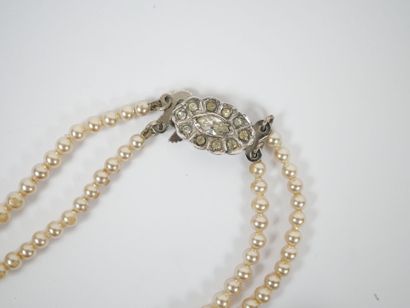 Lot of costume jewelry including : 
- a drop...