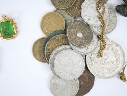 Lot of costume jewelry including watches,...