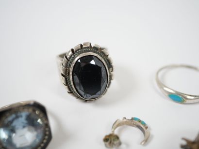 Set of eight fancy rings in metal and silver,...