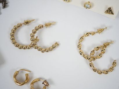 Lot of costume jewelry in gold-plated metal...