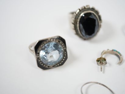 Set of eight fancy rings in metal and silver,...