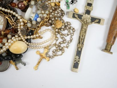 Lot of costume jewelry including watches,...