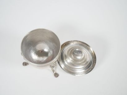 Covered ovoid sugar bowl in silver with chased...