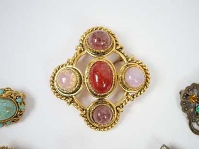 Set of 11 fancy metal and gilded metal brooches...