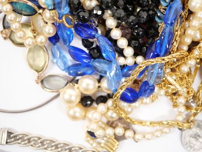 Lot of costume jewelry including necklaces,...