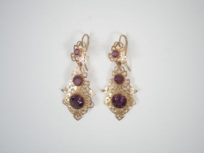 Set in openwork gilt metal adorned with crimped...